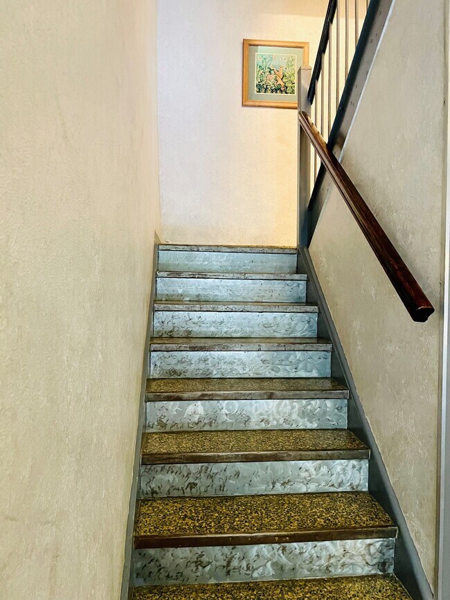 Building Photo - Soho/Village Border Renovated 2BR Home