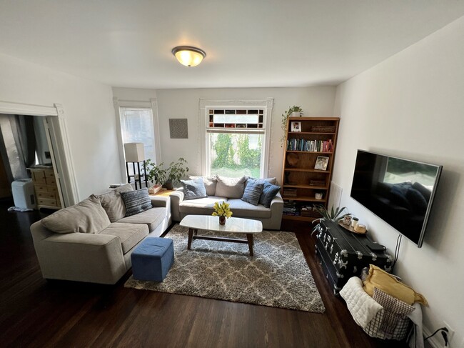 Living Room - 2714 Polk St NE