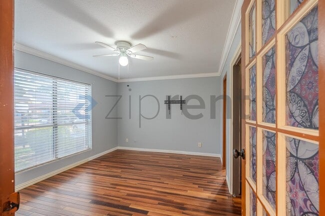 Building Photo - Unit 403