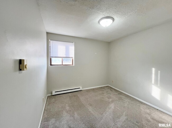 Building Photo - 15804 3rd St