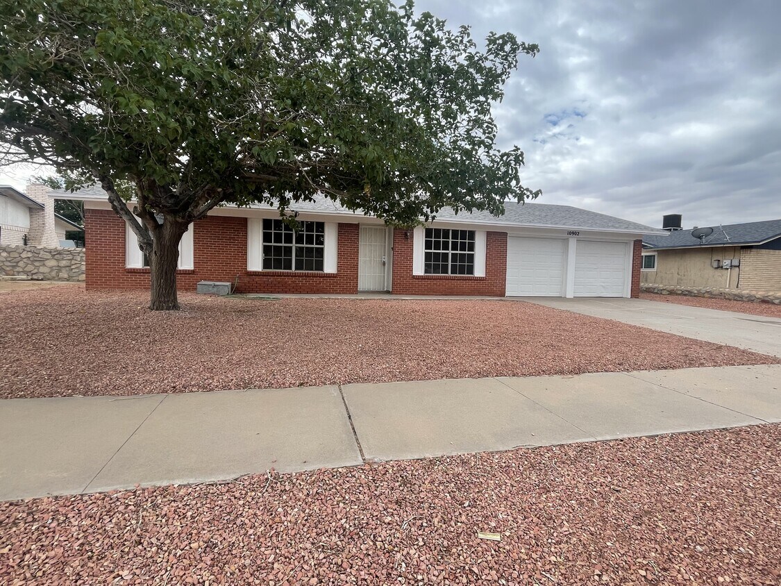 Foto principal - 10902 Bywood Dr