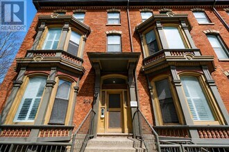 Building Photo - 219 Jarvis St