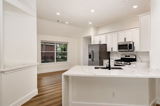 Building Photo - 122 S Abram Cir