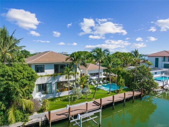 Foto del edificio - 1200 NE 87th St