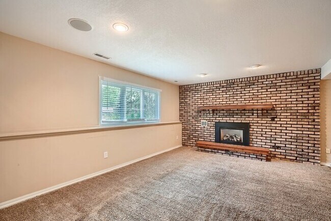 Foto del edificio - 116 Krestwood Drive, Burnsville, MN, 55337
