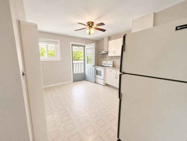 Photo du bâtiment - 1572 N Shore Dr