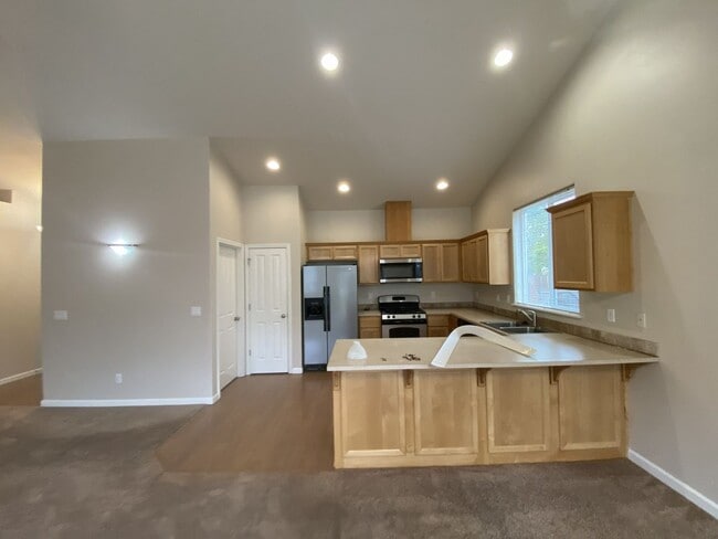Building Photo - 1102 Breckenridge Dr