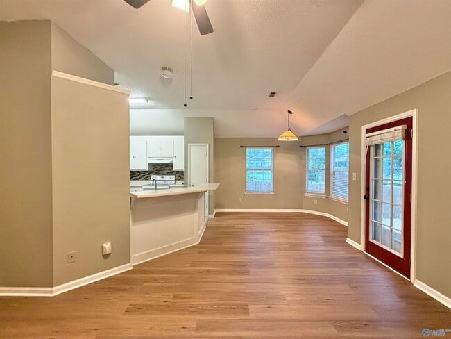 Building Photo - 105 Sugarwood Ct
