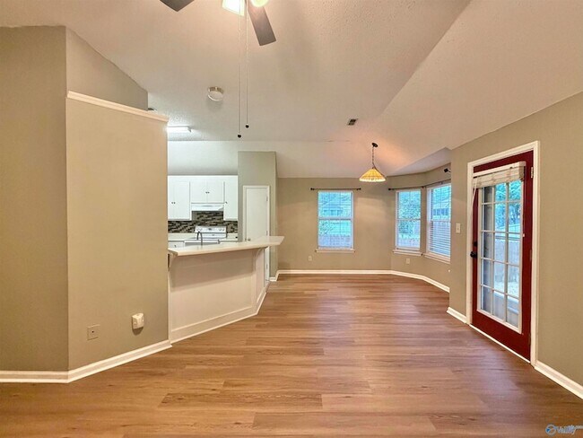 Foto del edificio - 105 Sugarwood Ct
