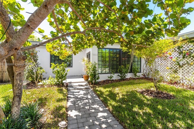 Foto del edificio - 7850 Hawthorne Ave