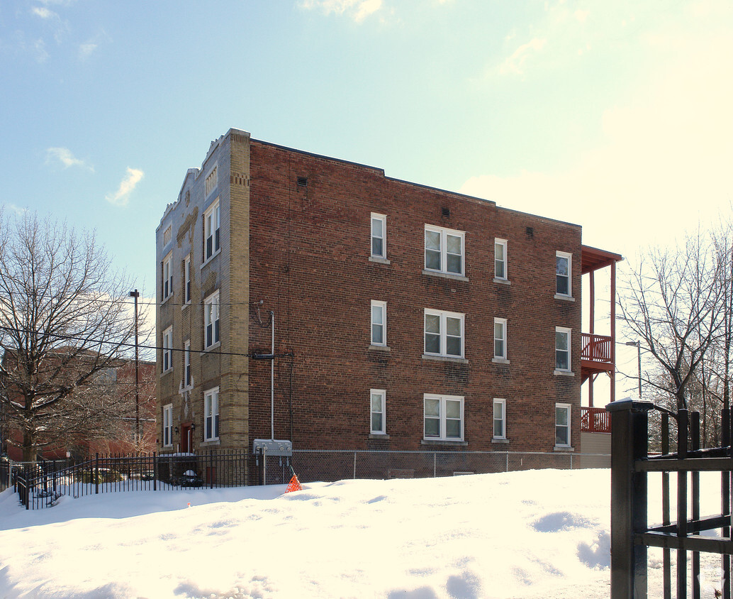 Building Photo - 37 School St