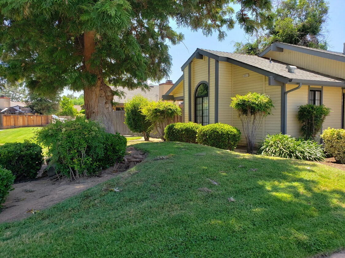 Vista frontal de la propiedad - 4629 N Charles Ave