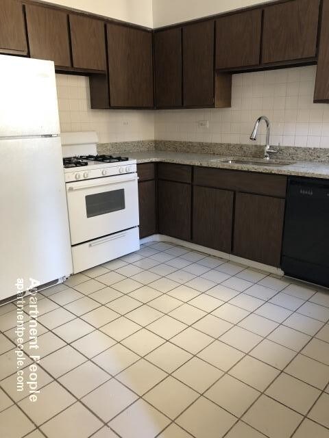 Building Photo - Beautiful Evanston 2BR with Backyard!