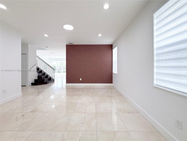 Building Photo - 10423 NW 70th Ln