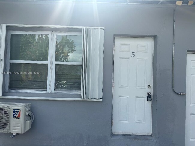 Foto del edificio - 1293 NE 109th St