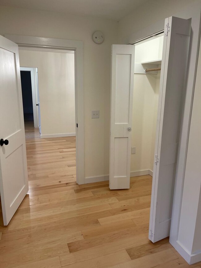 Building Photo - 3 Bedroom Apartment in Colchester VT Avail...