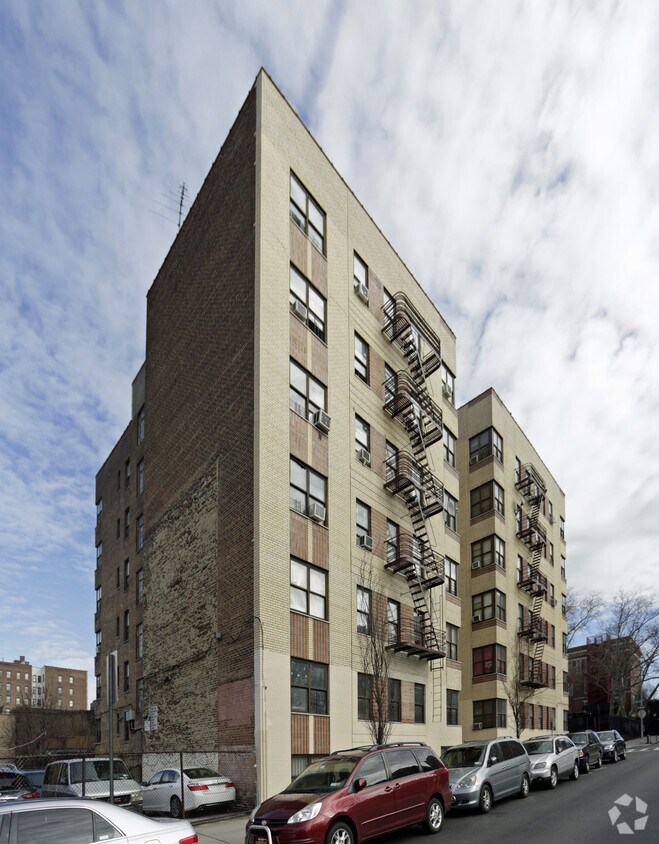 Building Photo - 65 E 193rd St
