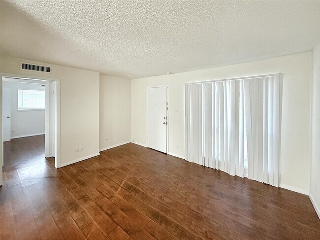 Foto del edificio - 4811 Live Oak St