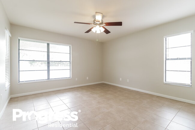 Foto del edificio - 1066 Weaver Dr
