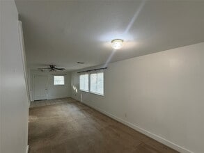 Building Photo - 809 Dragonfly Dr