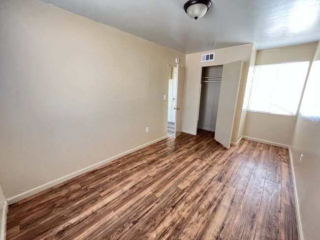 Building Photo - 3595