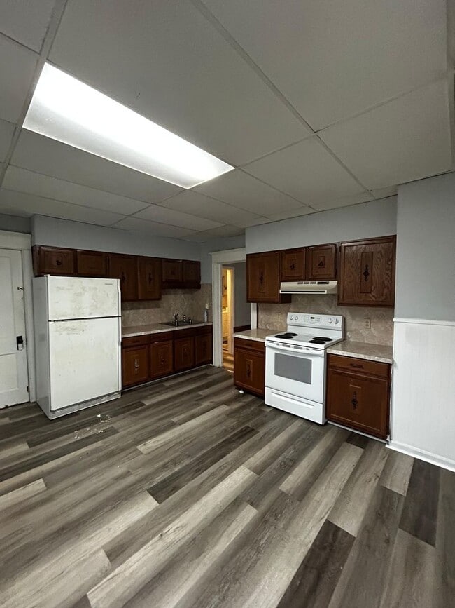 Building Photo - 418 N Main St