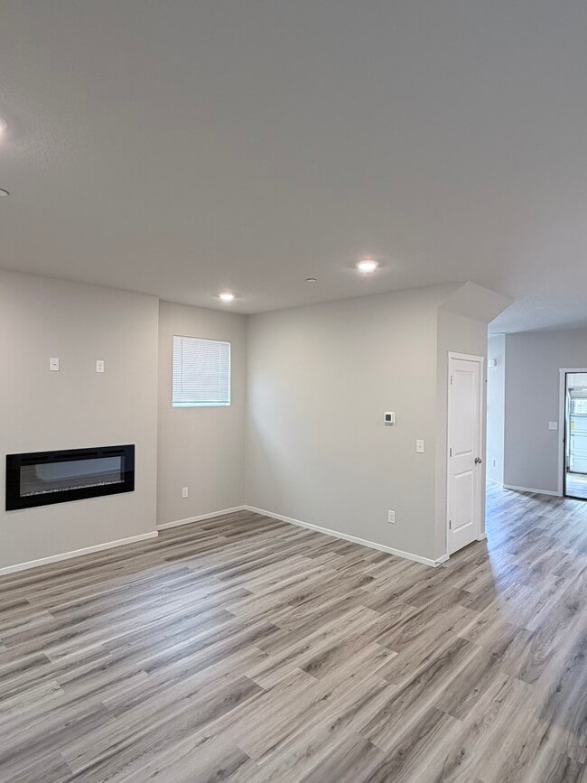 Foto del edificio - 9452 N Chestnut Ct