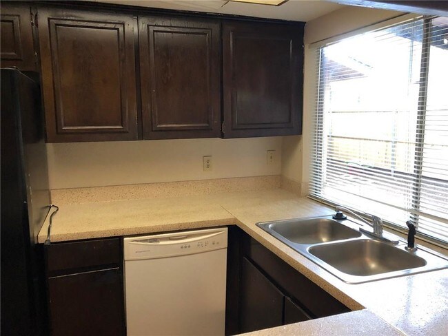Building Photo - 2635 Santiago Cir