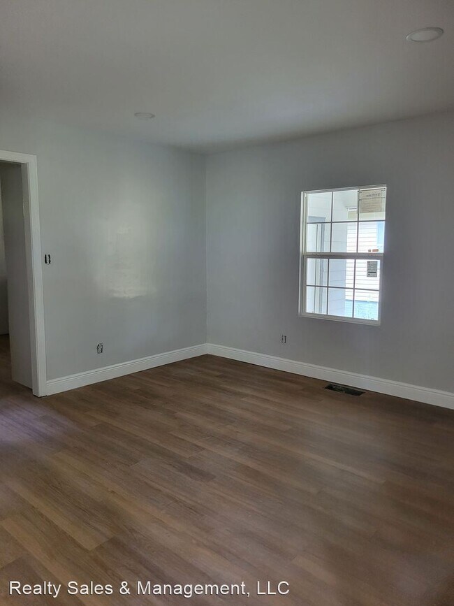 Foto del edificio - 3 br, 1 bath House - 405 Cummins Street