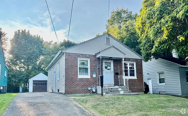 Building Photo - 216 Burns Ave