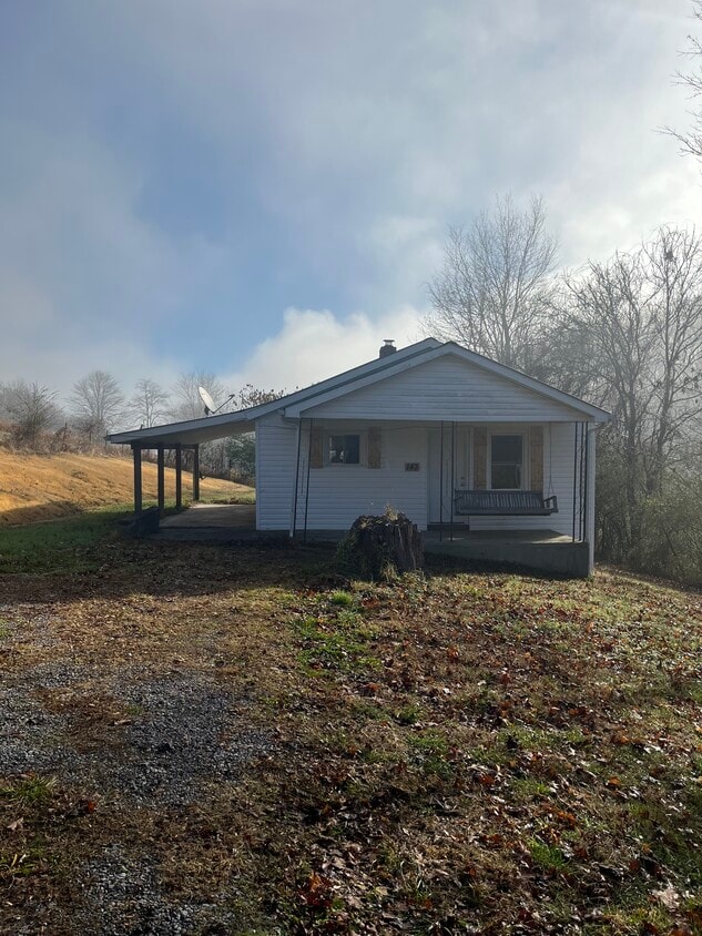 Primary Photo - 143 Strawberry Ln