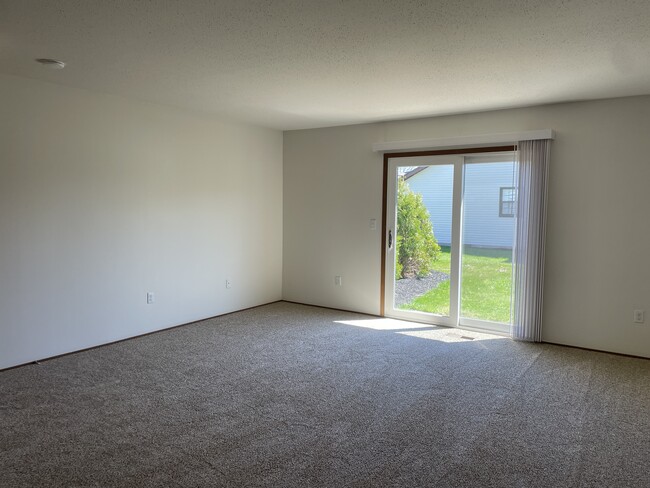Building Photo - 2703 Vineyard Dr