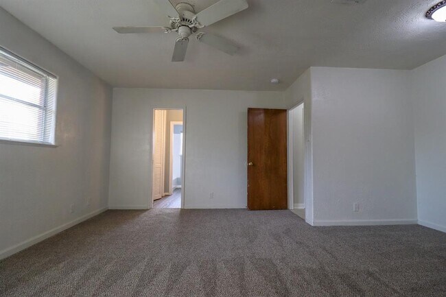 Foto del edificio - 5335 Cambridge Ln