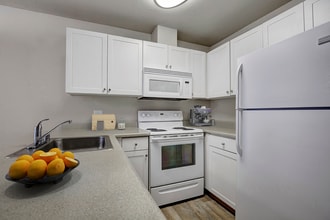 Building Photo - On the Green Apartment Homes
