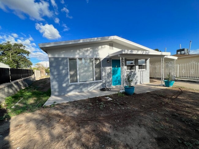 Building Photo - 202 Mango Rd