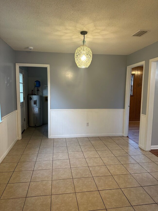 Building Photo - FOR RENT 3 Bed 2 bath home