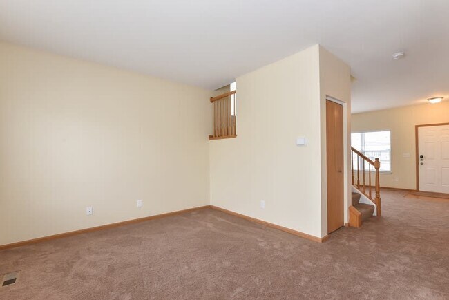Building Photo - 754 S Shannon Dr