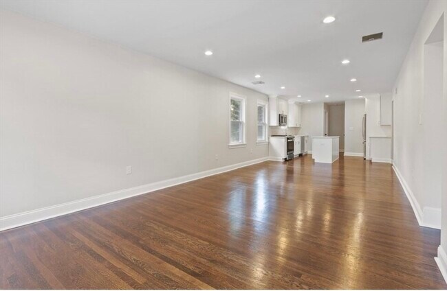 Building Photo - 14-16 Coniston Rd