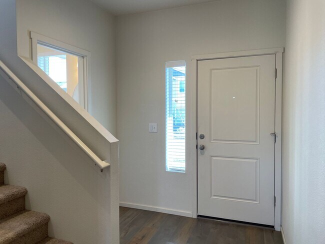 Foto del edificio - BEAUTIFUL 3 Bedroom 2.5 Bath Home! High Ce...