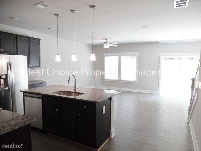 Building Photo - 3 br, 2.5 bath Townhome - 17 Grey Oak Trail