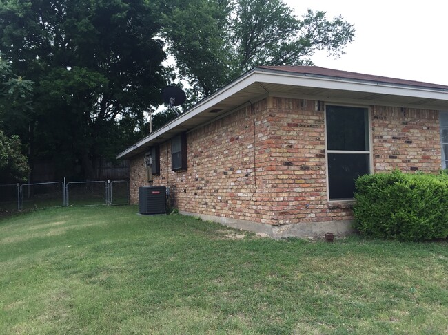 Building Photo - 6563 Calmont Avenue