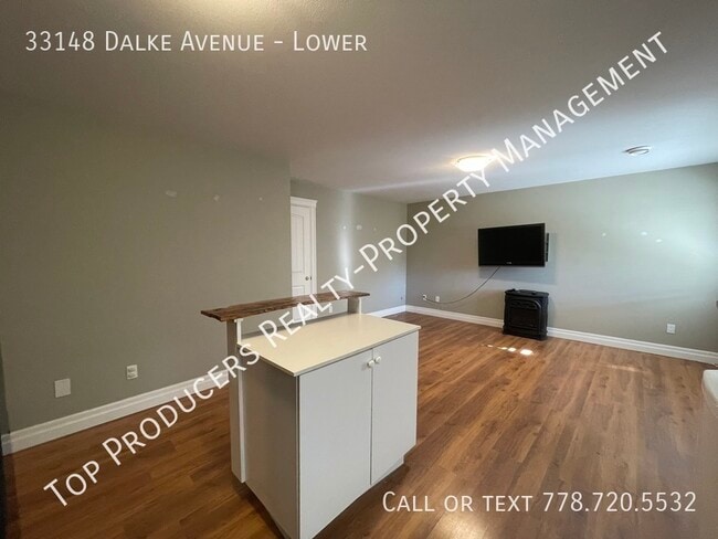 Building Photo - 2 Bedroom Ground Level Suite