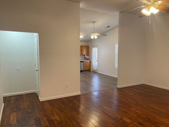 Foto del edificio - Beautiful 3 bedroom 2 bath home.