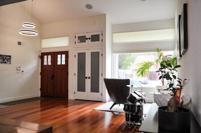 Foto del edificio - 1920 Spyglass Dr