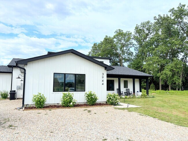 Foto del edificio - 3-bedroom, 2.5 bathroom furnished home in Saint Joseph