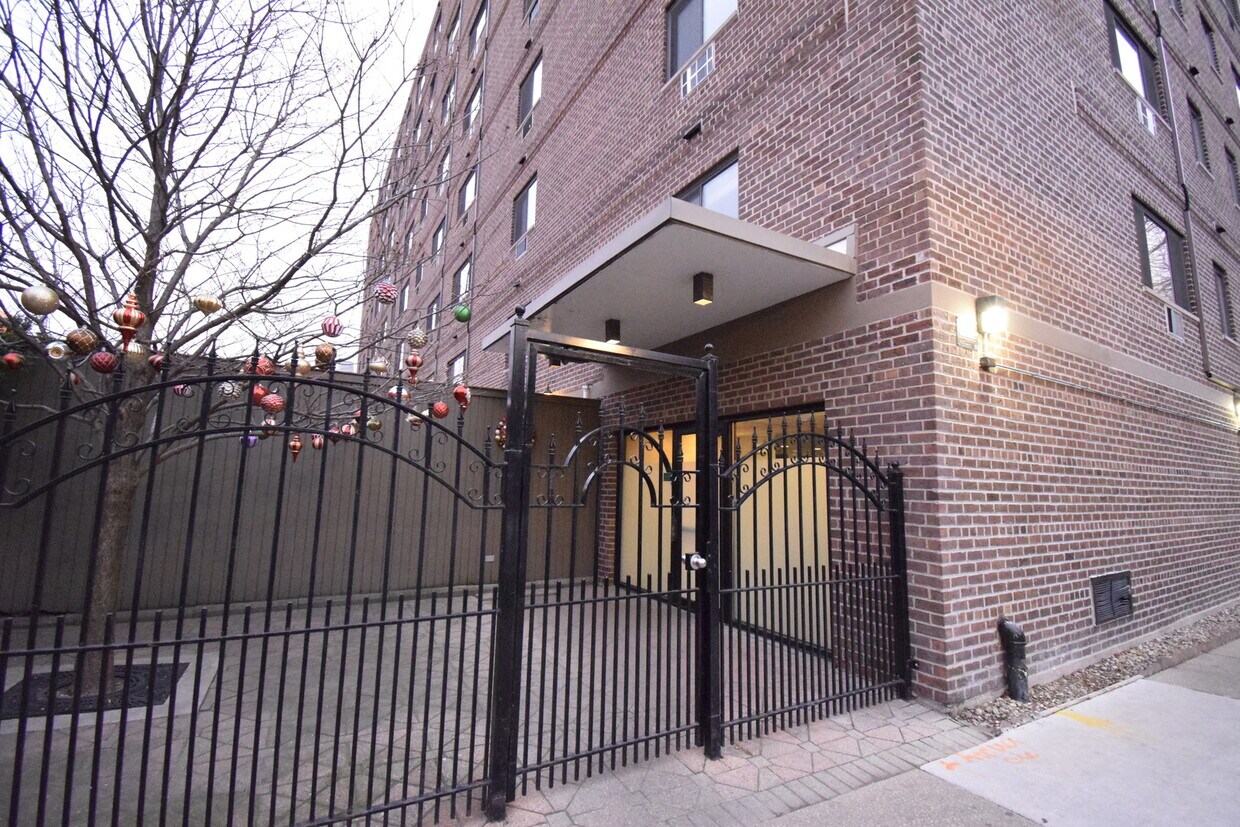 Primary Photo - 607 W Wrightwood Ave