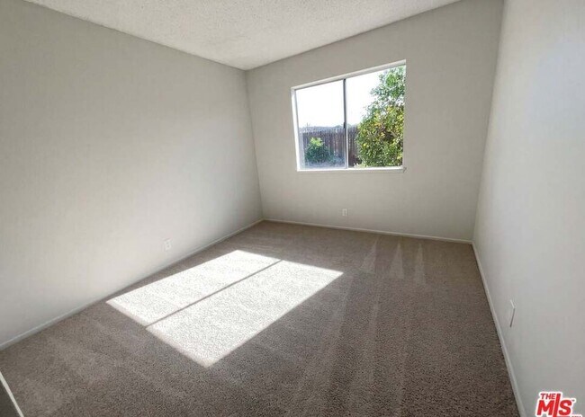 Foto del edificio - 6406 Regatta Ct