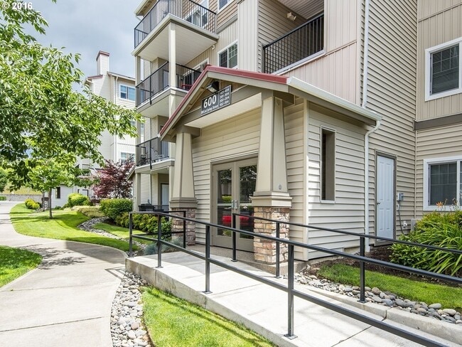 Building Photo - **Move-in by 7/26 and get $1000 off first ...