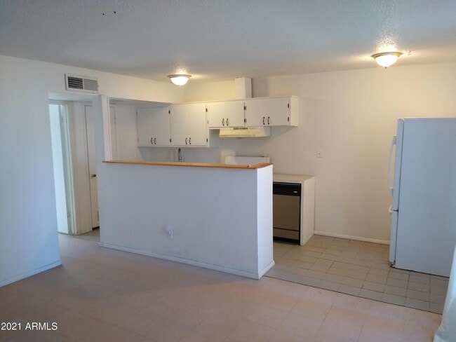 Building Photo - 2705 W Tuckey Ln
