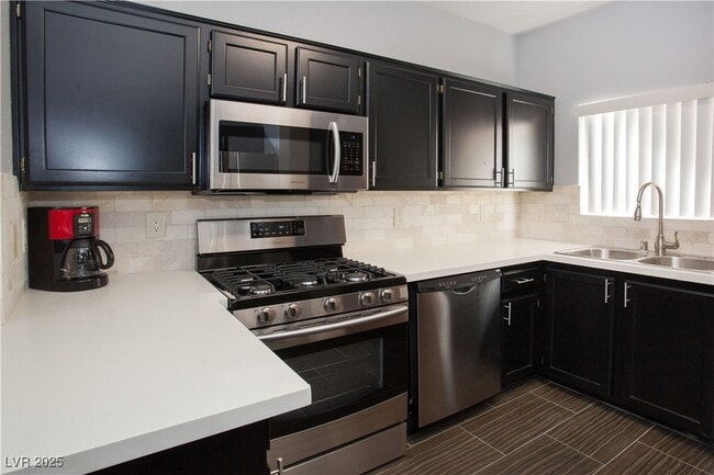 Foto del edificio - 8501 W University Ave